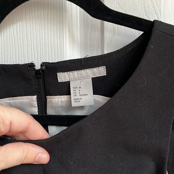 Black dress - Picture 3 of 4